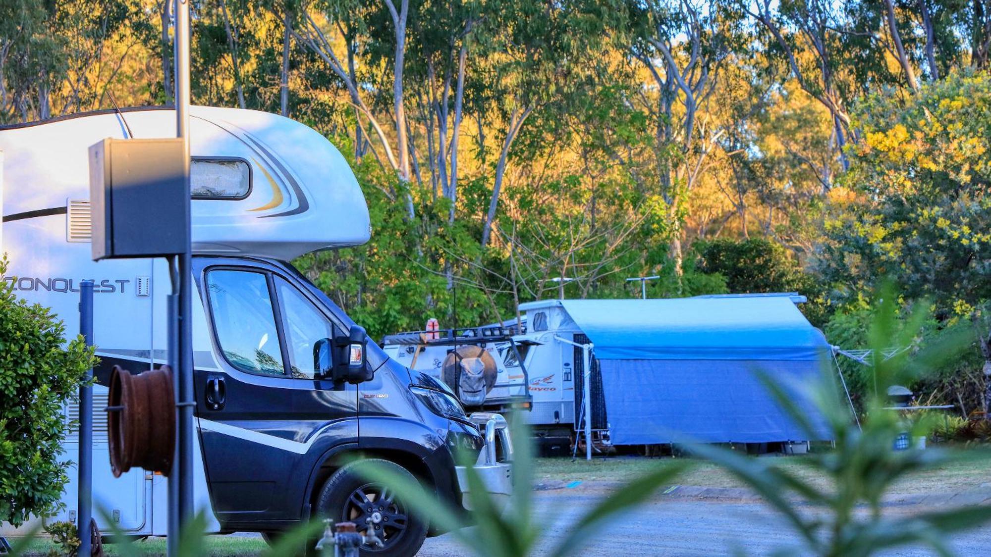 Silver Wattle Cabins Mount Morgan ภายนอก รูปภาพ