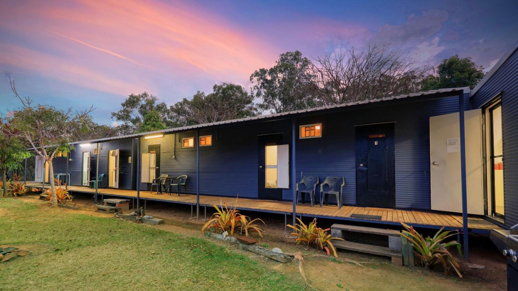 Silver Wattle Cabins Mount Morgan ภายนอก รูปภาพ